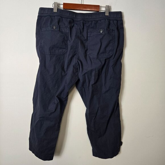 L.L. Bean Women's Size M Petite Stretch Ripstop Pull-On Capri Pants Slim-Leg - Picture 7 of 10